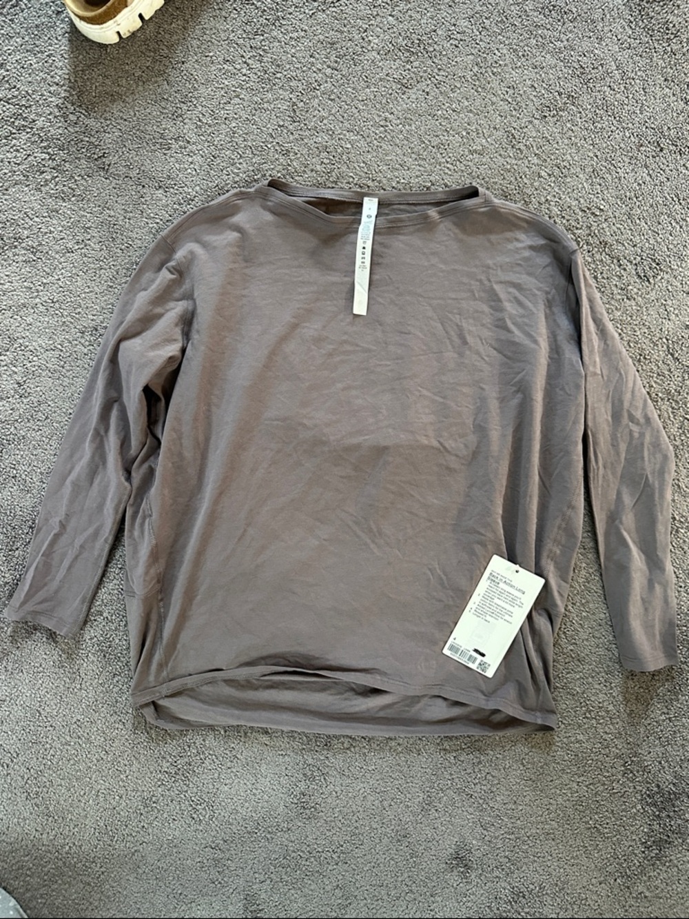 lululemon athletica Long Sleeve Pullover in Taupe Gray